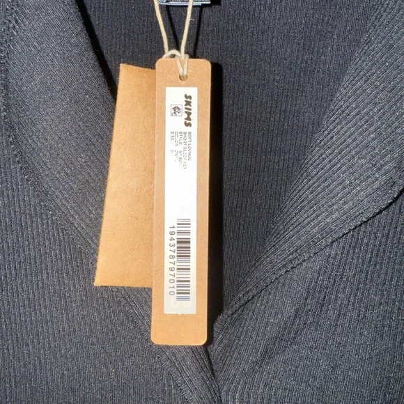 SKIMS (SOFT LOUNGE) SHORT SLEEP SET - Picture 5 of 5